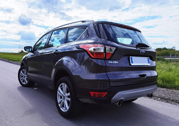 Ford Kuga cena 66100 przebieg: 127100, rok produkcji 2019 z Więcbork małe 137